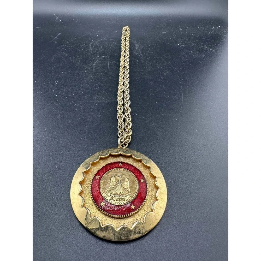 Vintage Gold Tone Eagle Medallion Red Enamel‎ Star Pendant Necklace 051 (139)
